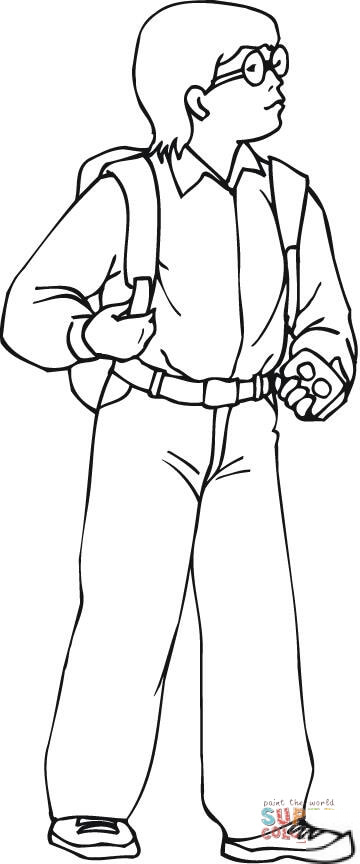 Bystry chłopiec w okularach niosący...