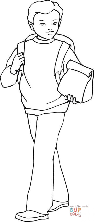 Chłopiec niosący swój lunch i plecak