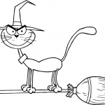 Czarny kot lecący na miotle